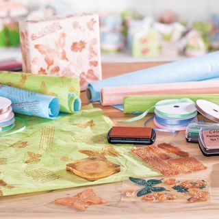 Anleitung: Individuell gestaltetes Geschenkpapier
