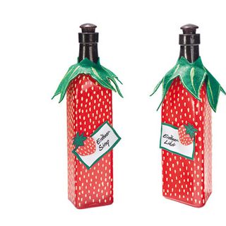 Glazen flessen in aardbeienlook