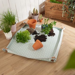Praktische zelfgenaaide plantmat