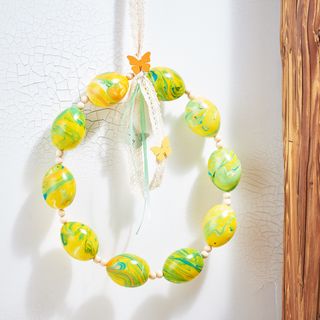 Marbled egg wreaths