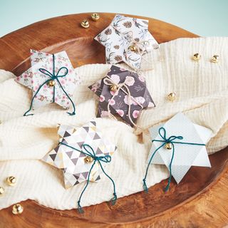 Folding star gift box
