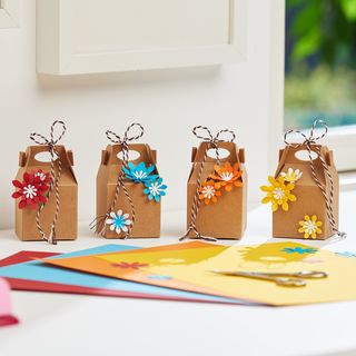 Boxes with floral decoration