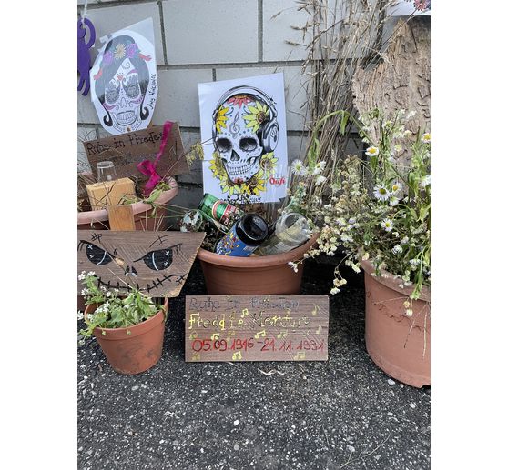 36_Grabschild für Halloween_Halloween nicht zu gruselig
