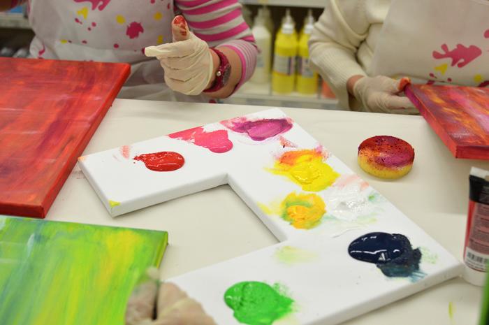 Bastelgruppe zu Besuch bei VBS 3 Acrylfarbe für Keilrahmen