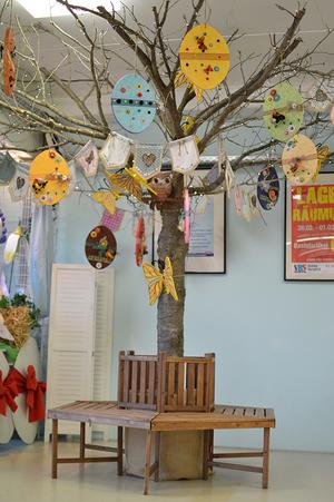 Große Ostereier basteln Baum Bastelanleitung für große Ostereier