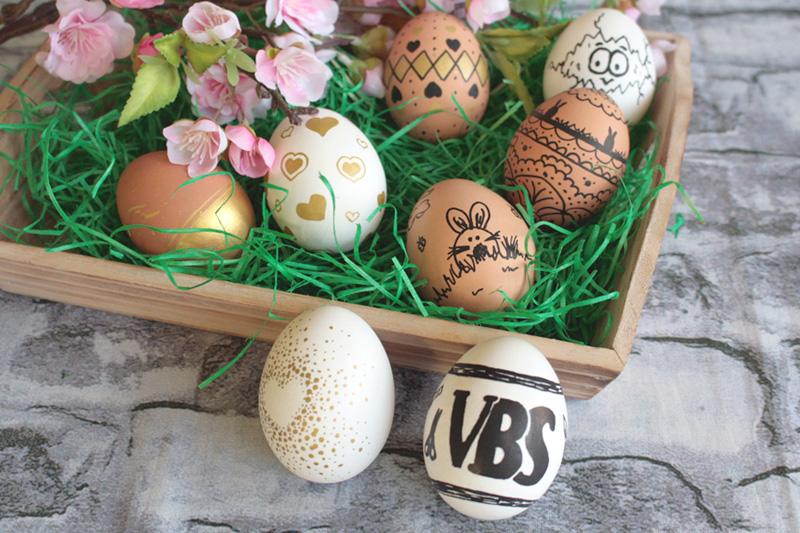 Easily paint Easter eggs yourself