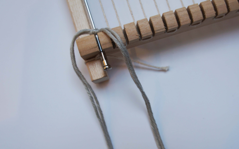 Wall tapestry with loom 