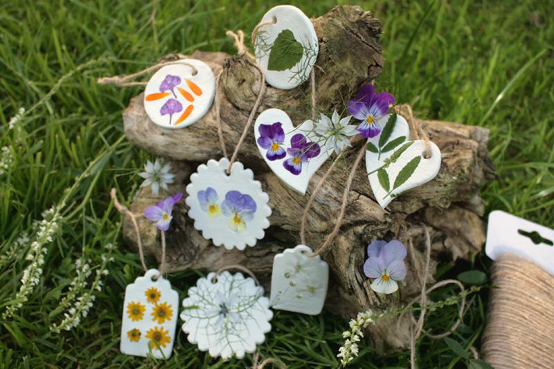 Kleihanger met bloemen