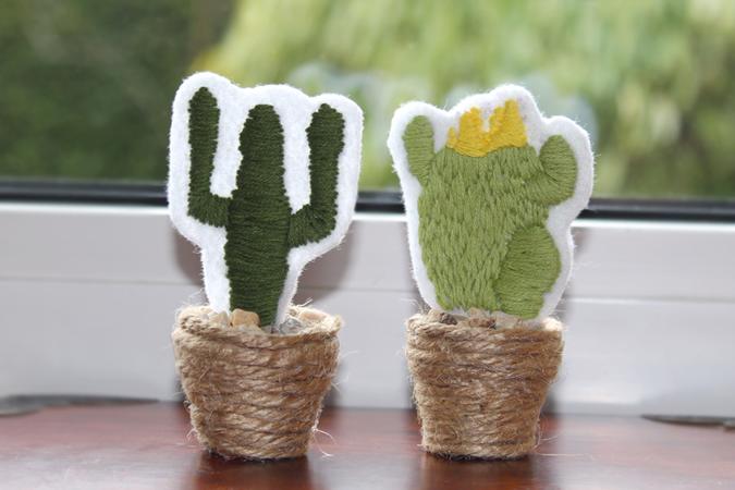 Gestickte Kakteen: Ergebnis Gestickte Kakteen als Dekoidee zum Thema Greenery. Kostenlose Bastelanleitung im VBS-Blog