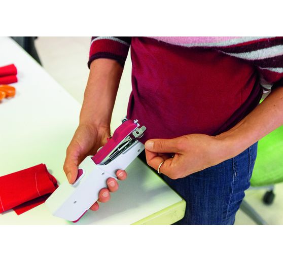 Hand sewing machine