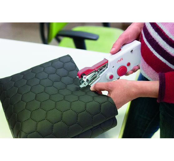 Hand sewing machine