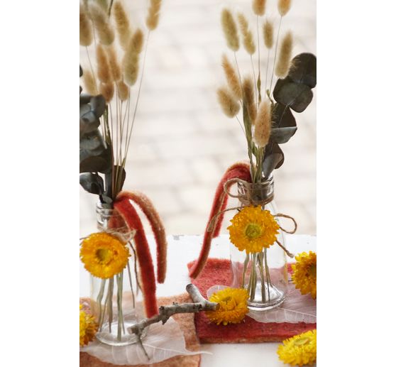 Straw flower heads