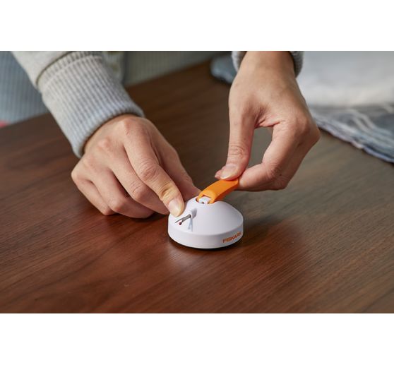 Fiskars Table seam ripper