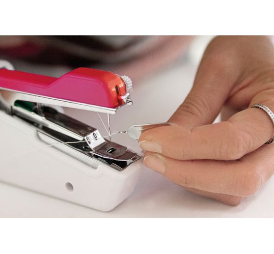 Hand sewing machine