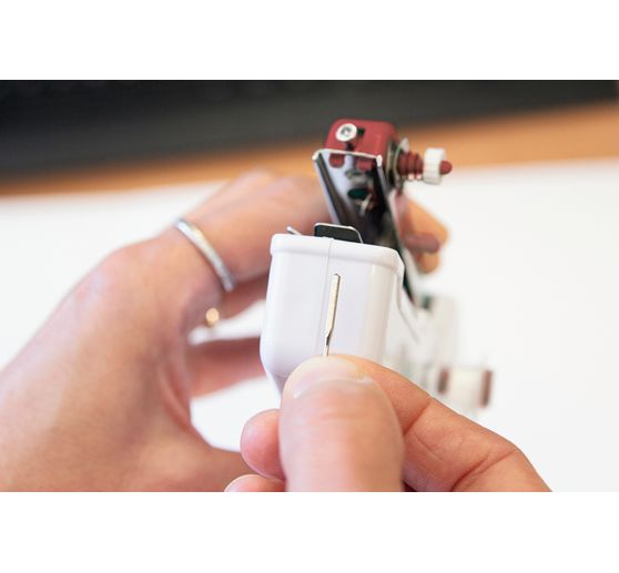 Hand sewing machine