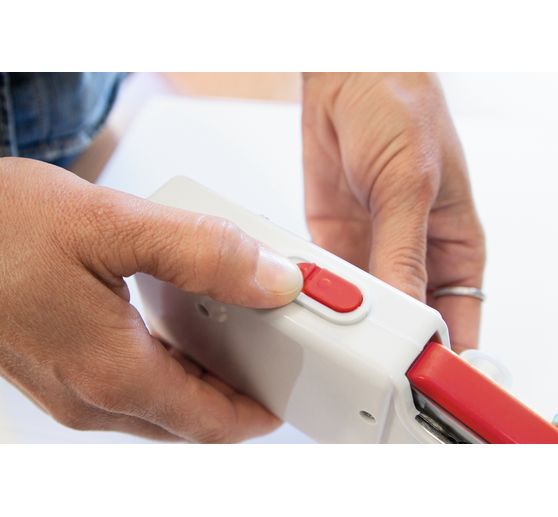 Hand sewing machine