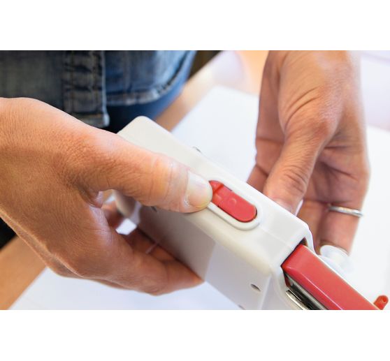 Hand sewing machine