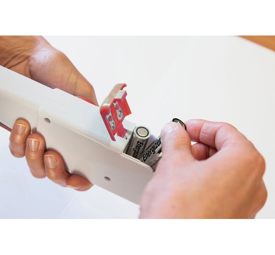 Hand sewing machine