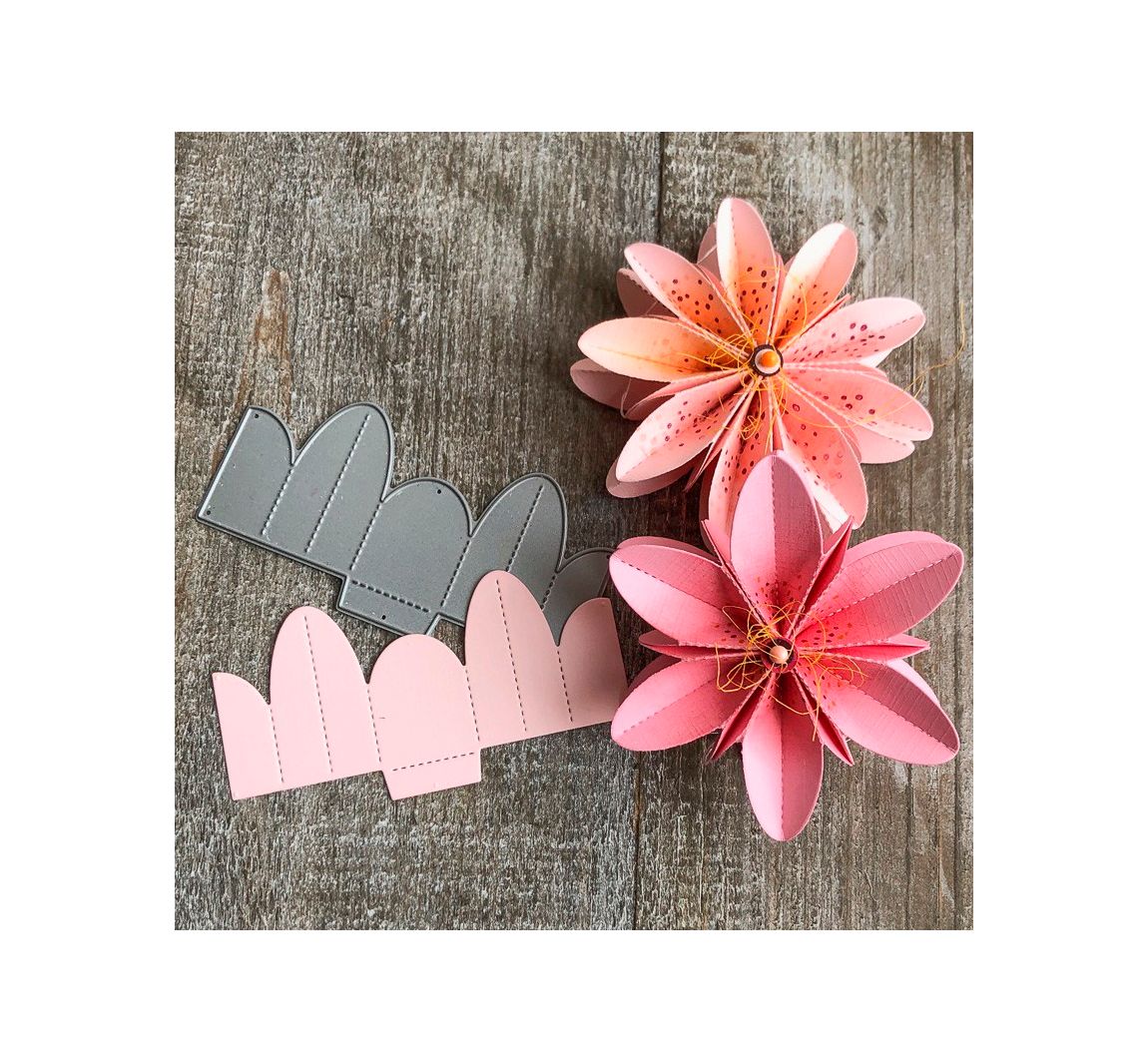 Ponssjabloon vouwbloemen "M"