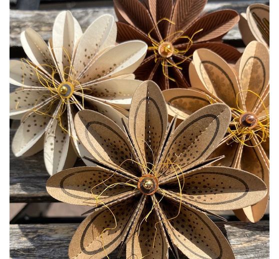 Ponssjabloon vouwbloemen "L"