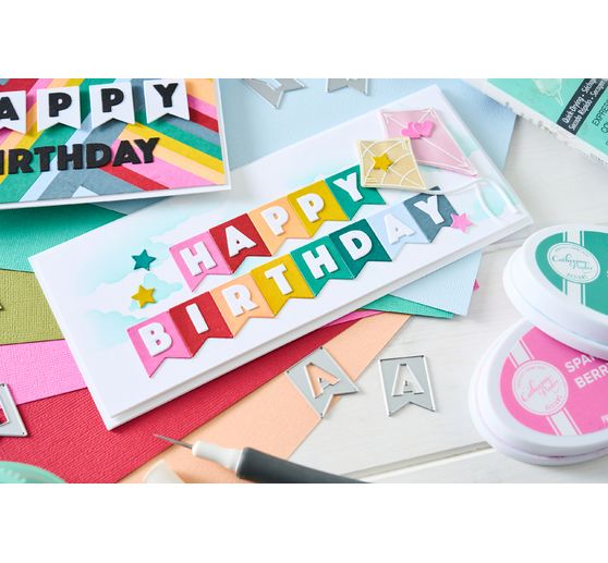 Sizzix Thinlits Ponssjabloon "Birthday Bunting van Catherine Pooler"