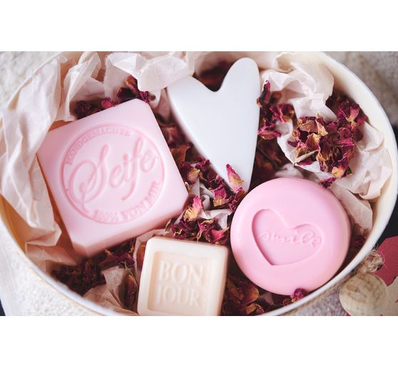 Rose petals, dried