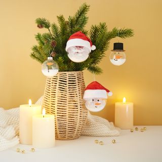 kerstballen als kerstman/sneeuwpop