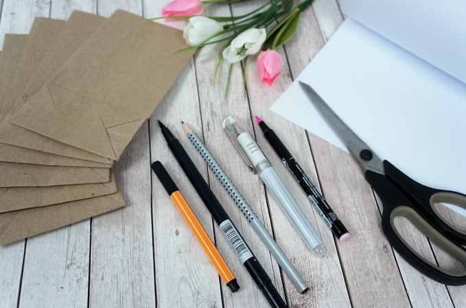Papiertüten mit handlettering - Frühlingsvasen selber machen