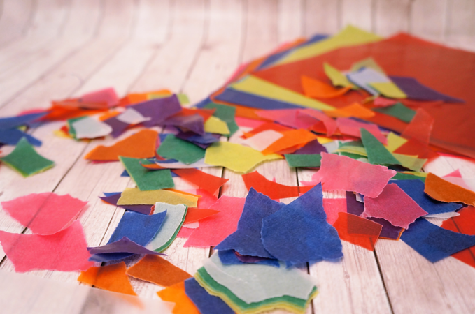 Kinderbasteln: Ostereier für das Fenster aus Trasparentpapier